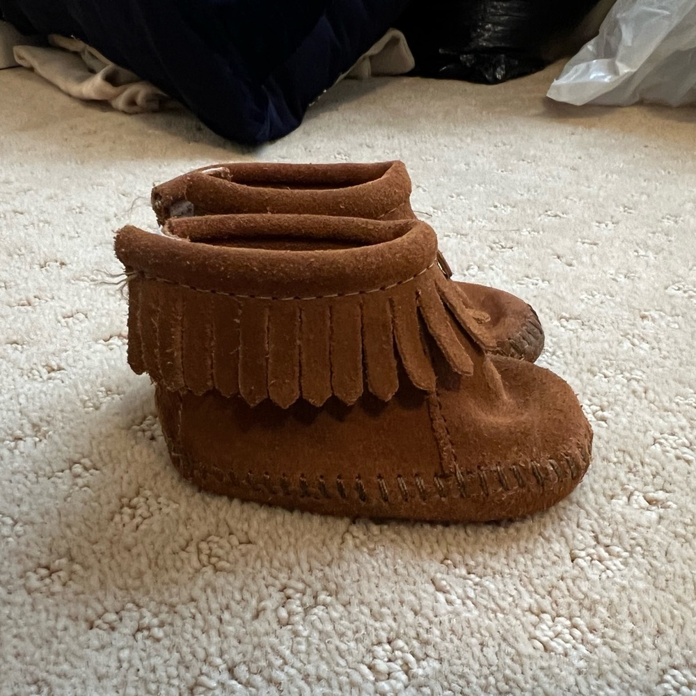 Minnetonka Suede Baby Booties - size 1